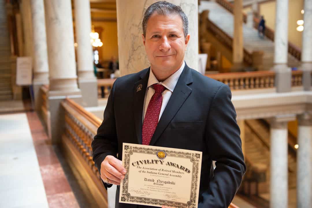 Image: Niezgodski receives civility award from ARMIGA