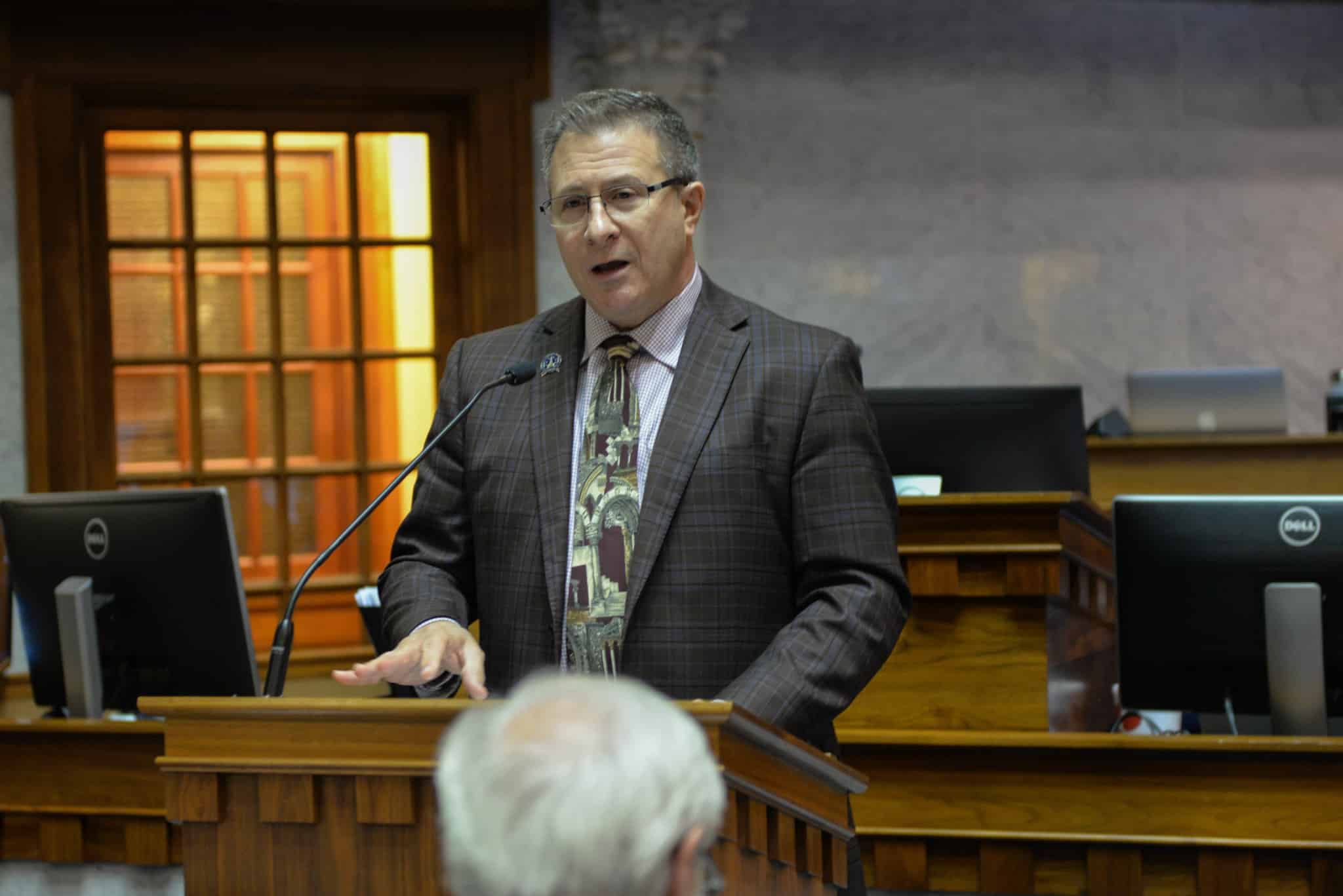 Image: Niezgodski moves seven bills through Senate